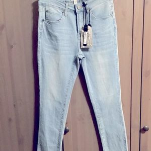 Kendall & Kylie NWT Santa Cruz jeans size 9/10